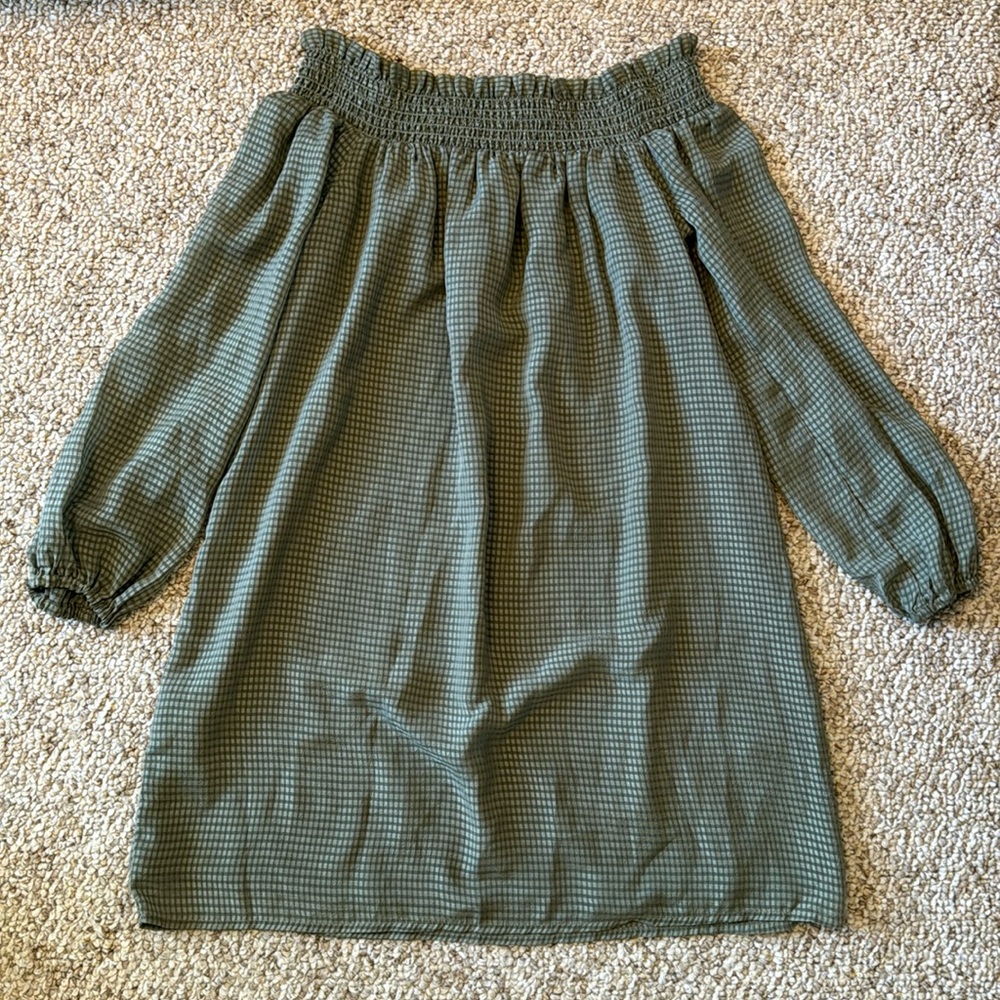 Abercrombie & Fitch Off the Shoulder Dress